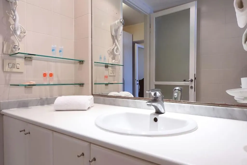 Contempora Apartments - Trilocale Lagosta 9 Milão